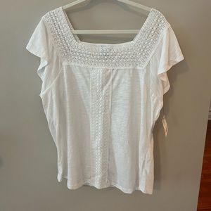 Liz Claiborne white top. Size XL. NEW with tags.